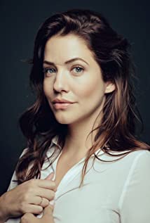 Julie Gonzalo