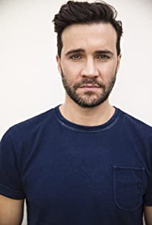 Gil McKinney