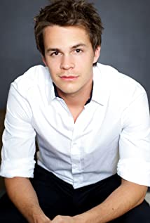 Johnny Simmons