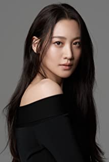 Claudia Kim