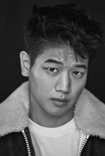 Ki Hong Lee