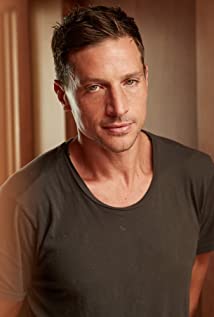 Simon Rex