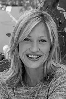 Joey Lauren Adams