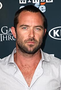 Sullivan Stapleton